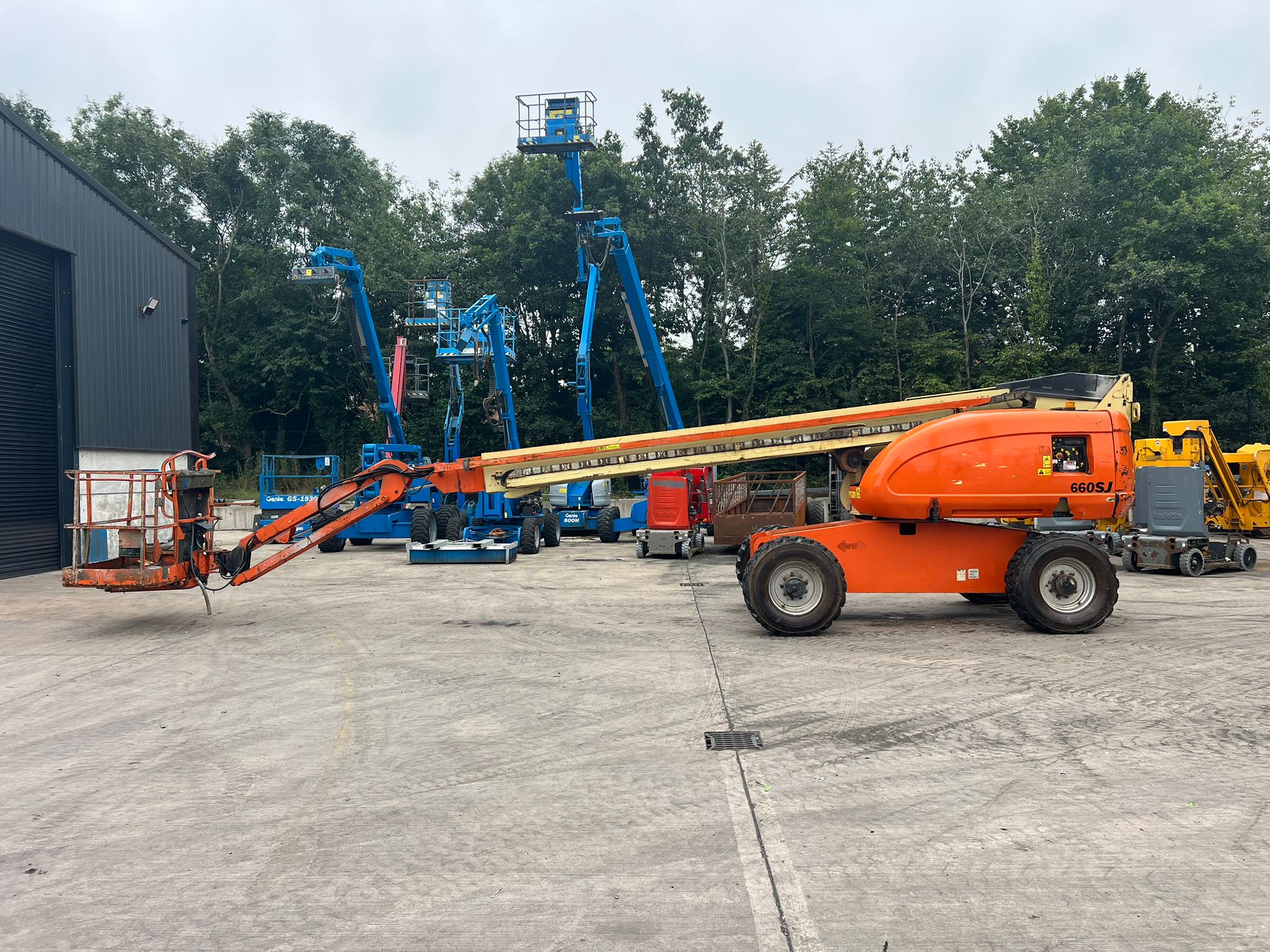 Sold - Articulated Boom Lift - View 3